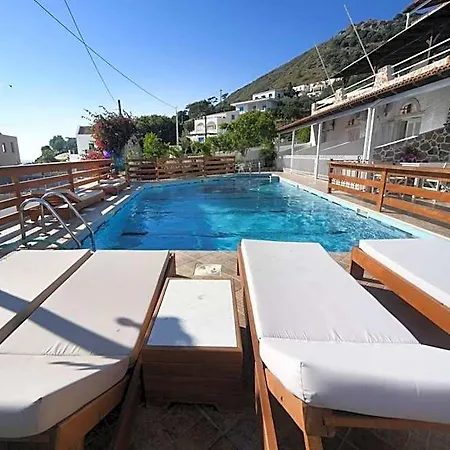 Mary Popi Hotel *